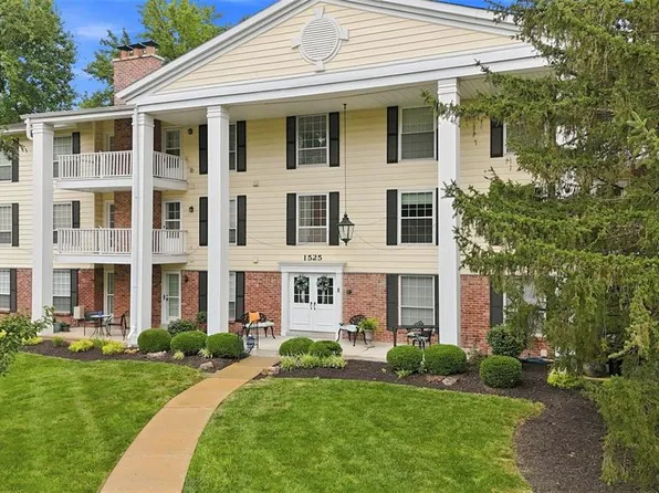 1525 Hampton Hall Dr APT 22, Chesterfield, MO 63017