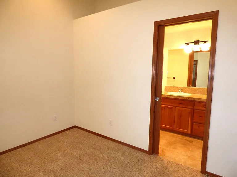 619-621 S Broad St — Photo 39