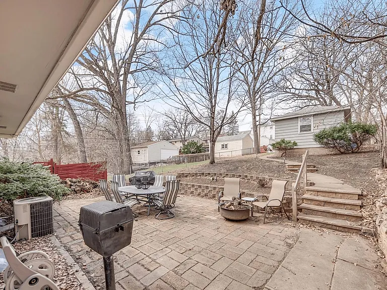 3304 Webster Ave S — Photo 20