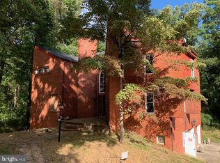 817 Walker Rd, Great Falls, VA 22066