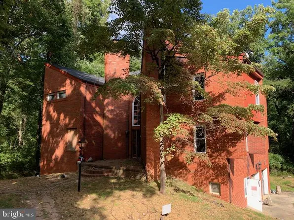 817 Walker Rd, Great Falls, VA 22066