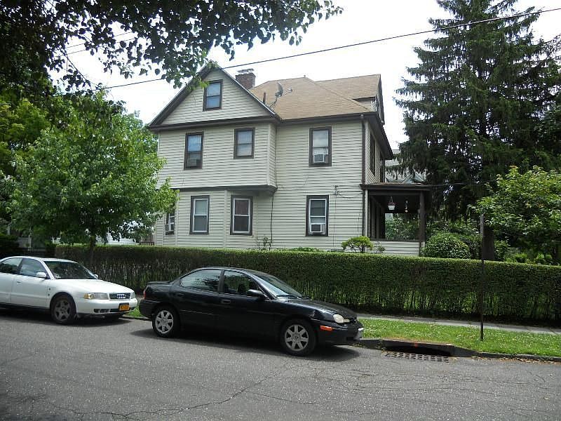 2nd image of 42 Meadow Ln