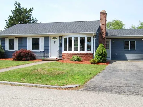 20 Elmwood Dr, Rumford, RI 02916