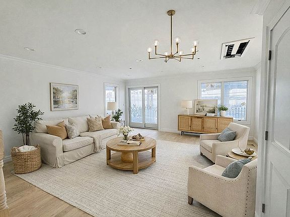 2nd image of 10-46 Utopia Pkwy #2