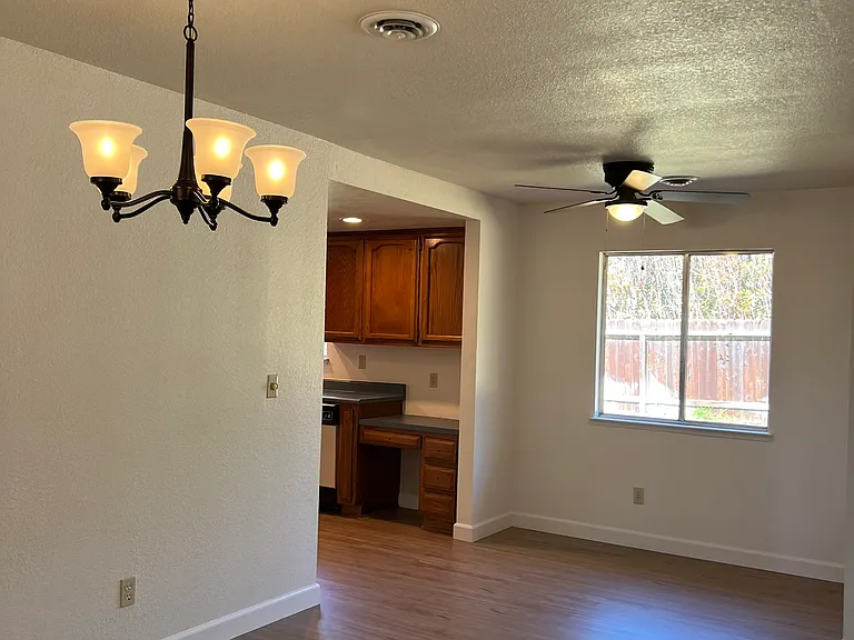 795 Railroad Ave — Photo 5
