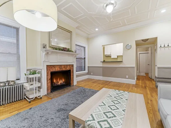 465 Park Dr APT 2, Boston, MA 02215