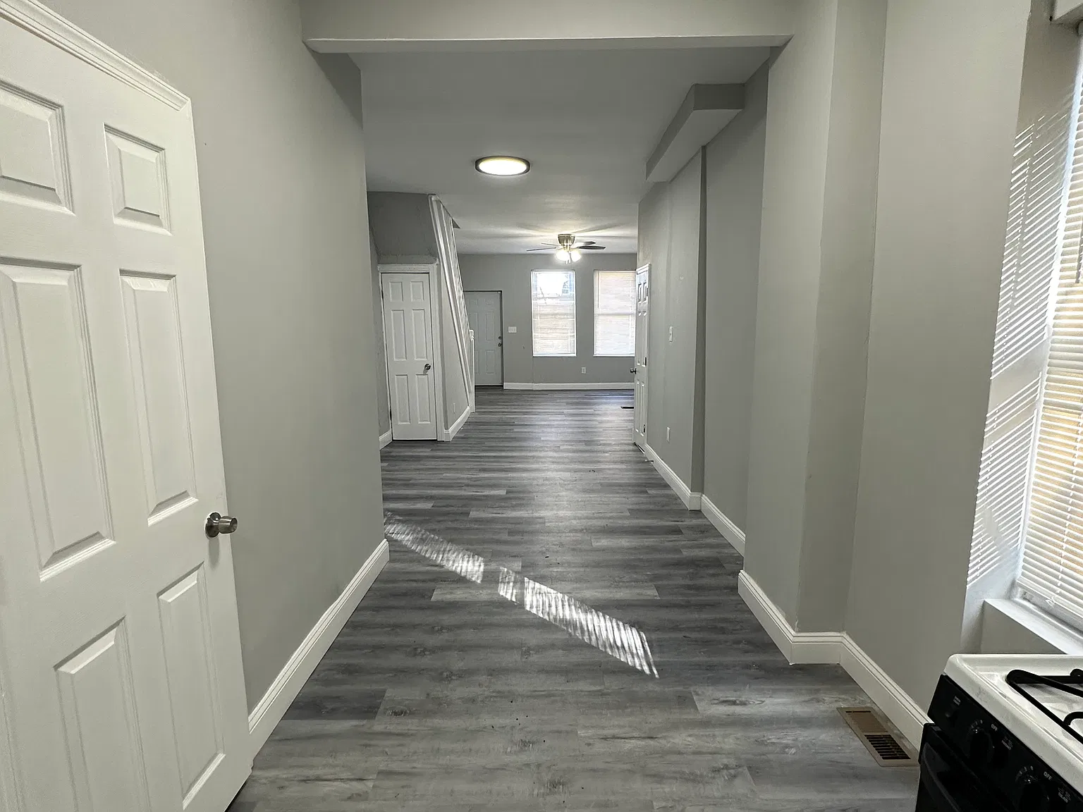 3 bed, 1.5 bath, 1286 sqft, $1,375 — Photo 2