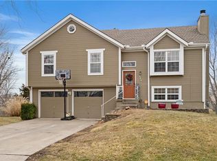 804 Meadow Ln, Raymore, MO 64083