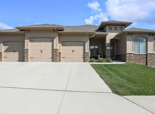1453 S Larchmont Dr, Council Bluffs, IA 51503