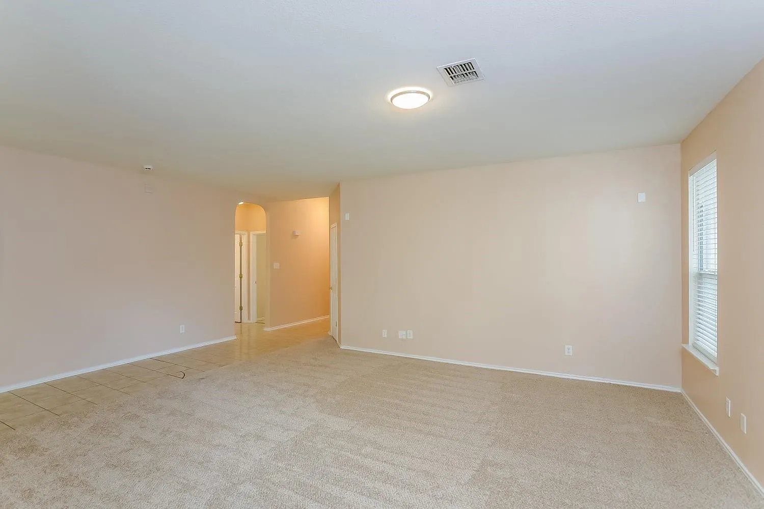 3 bed, 2.0 bath, 1584 sqft, $1,699 — Photo 2