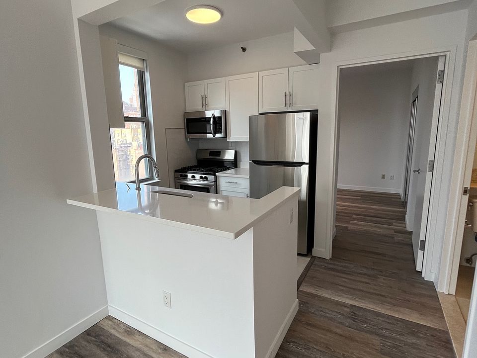 1st image of 556 3rd Ave APT 1206