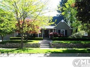 390 University Pl, Grosse Pointe, MI 48230