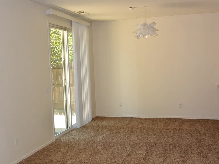 814 W James Ct — Photo 4