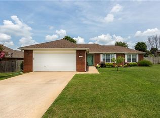 320 Edgehill Ave, Lowell, AR 72745