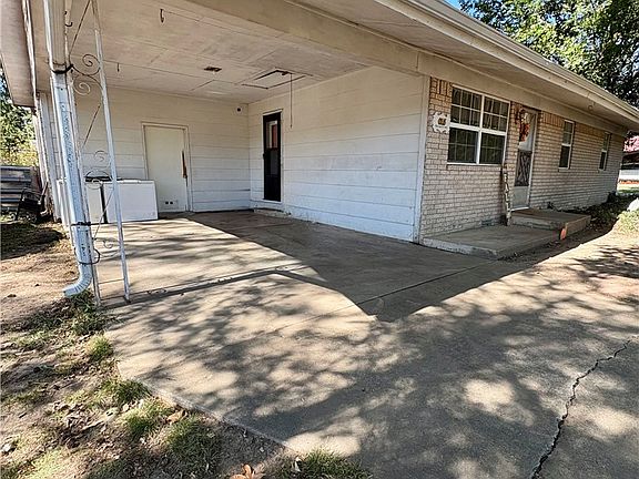 4th image of 615 Pleasant Ave