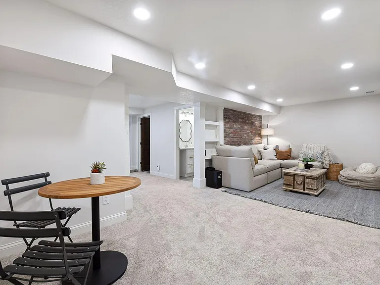 Bayview Pl — Photo 11