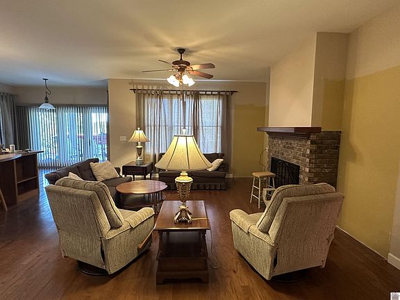 4th image of 592 Bradford Ln