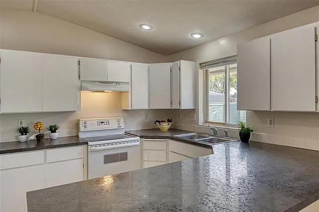 1716 E Sanson Ave #1716 — Photo 7