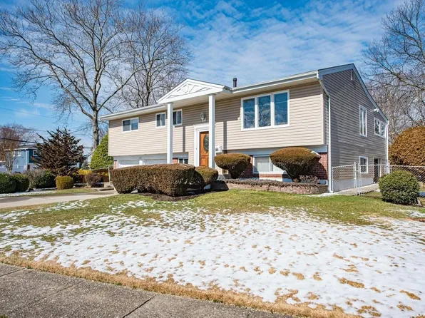 367 W 18th Street, Deer Park, NY 11729