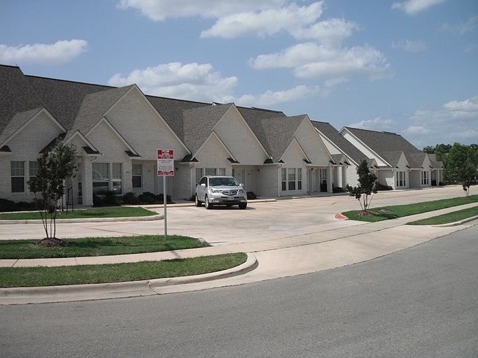 2nd image of 3628 S Hampton Ct APT 118