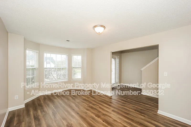 5 bed, 2.5 bath, 2598 sqft, $2,285 — Photo 3