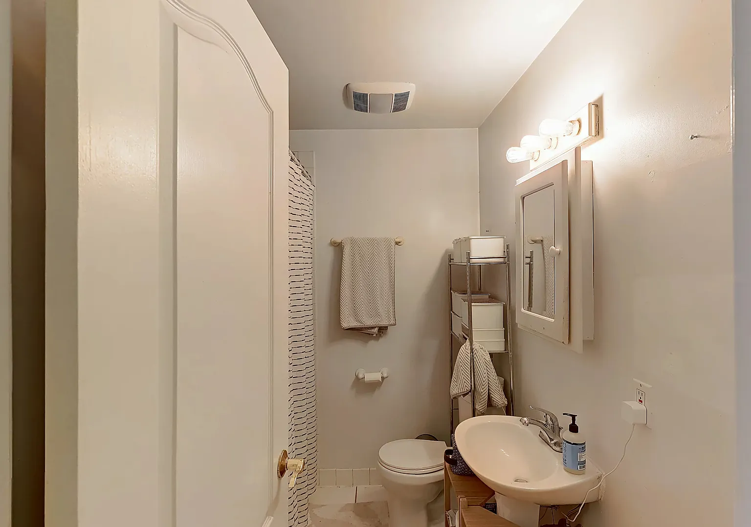 2 bed, 750 sqft, $3,795 — Photo 3