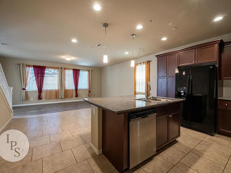 6414 W Norwich Ave — Photo 4