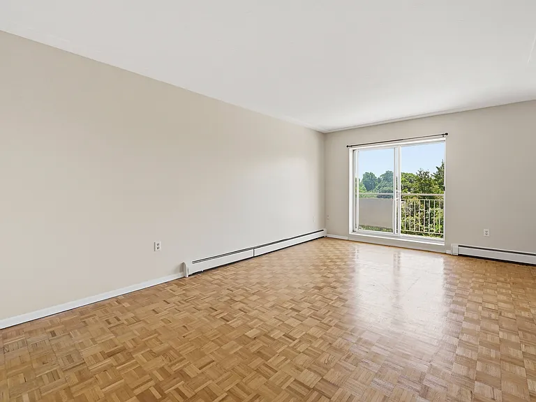 1200 Fennell Ave E — Photo 11