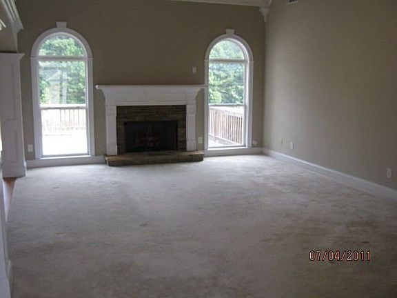 3rd image of 28 White Rose Ct