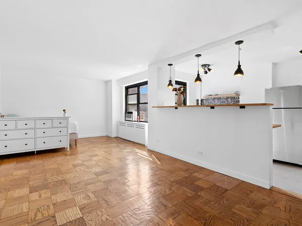 266 East Broadway B1902 image 1 of 6
