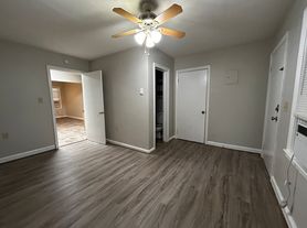 Irby Street Hexplex, 330