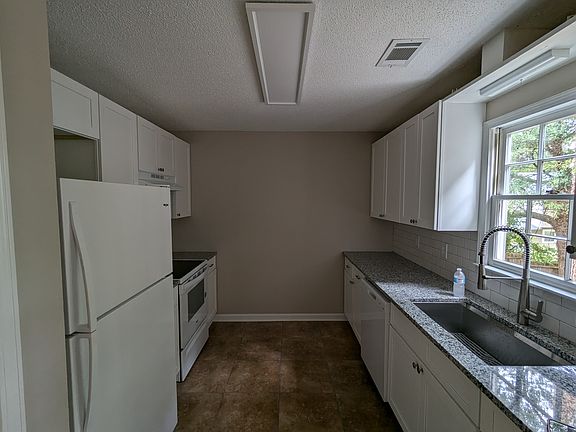 3rd image of 364 Hillridge Dr