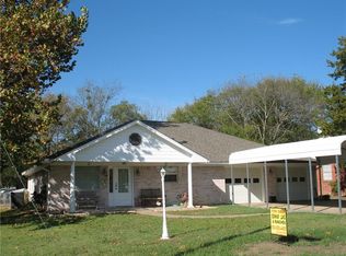 601 Lipscomb Blvd, Bonham, TX 75418