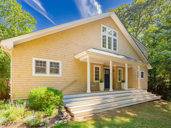 21 Lakeview Dr, Shelter Island, NY 11964