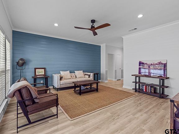 5th image of 5401 Hollytree Dr APT 303