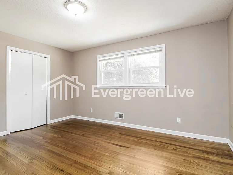 2021 Larchmont Dr — Photo 10