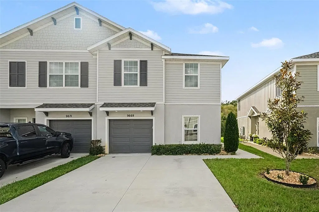 4 bed, 3.0 bath, 2141 sqft, $2,500 — Photo 1