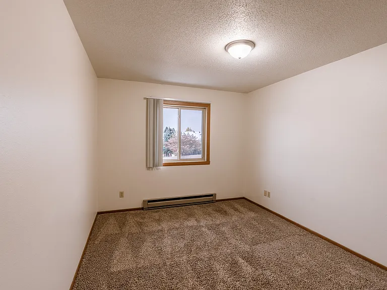 Fargo, ND Sargent Apartments | Bedroom