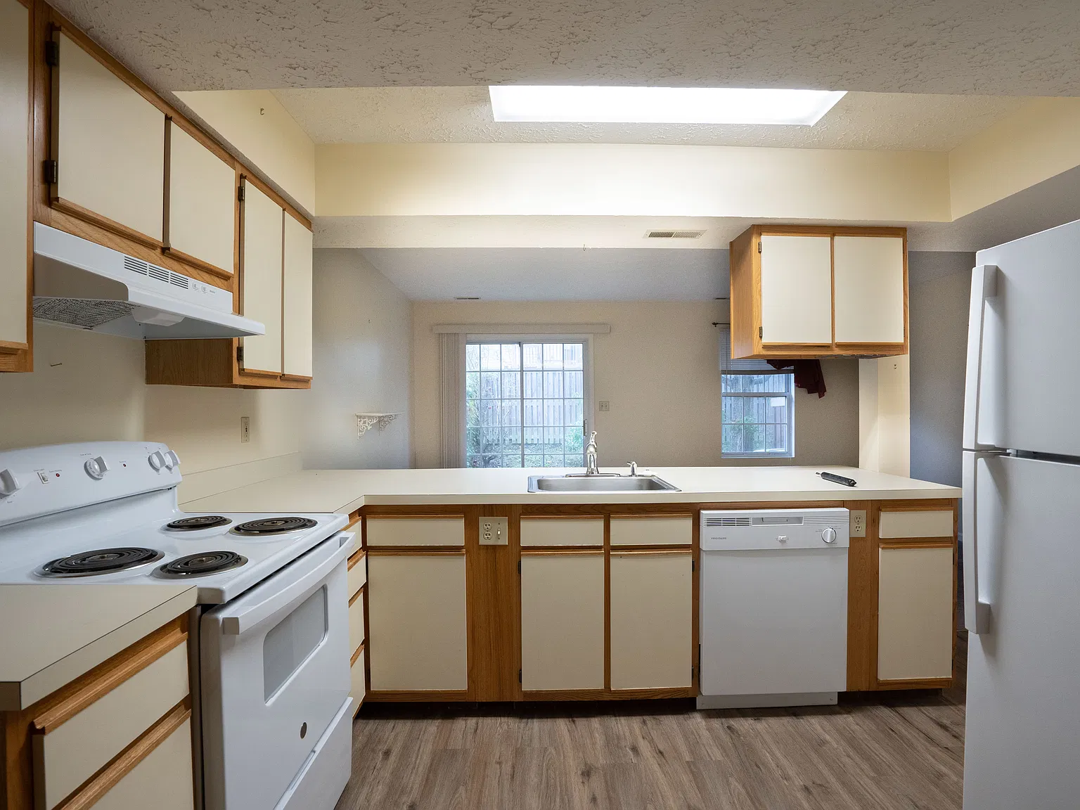 2 bed, 1.5 bath, 1080 sqft, $1,700 — Photo 4