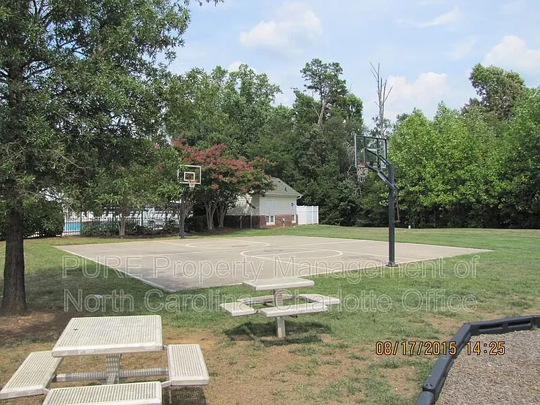 18040 Delmas Dr — Photo 38