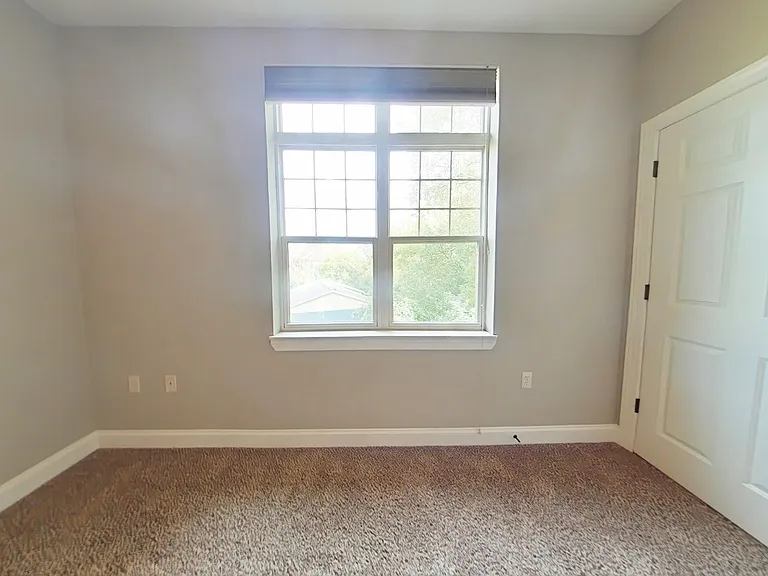 Delafield Lakes Apartments — Photo 49