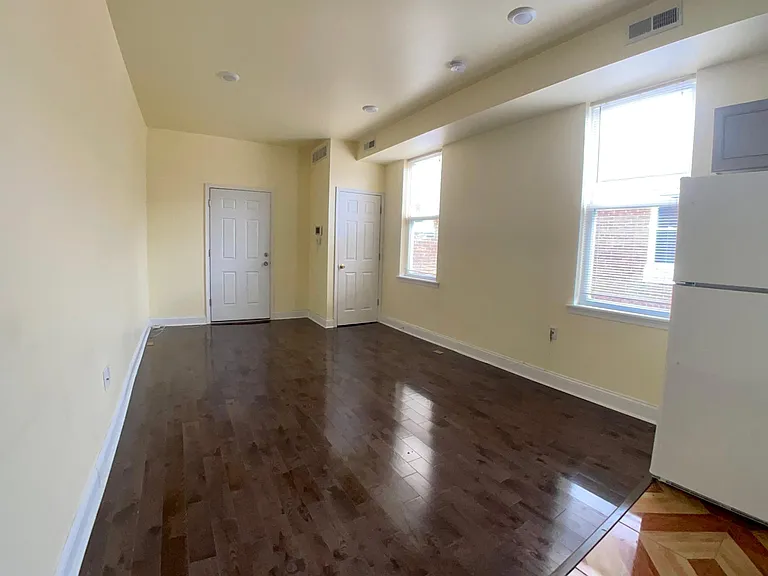 1427 W Girard Ave #3R — Photo 3