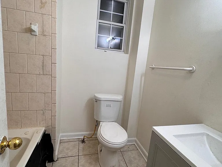 1009 W Fayette St — Photo 14