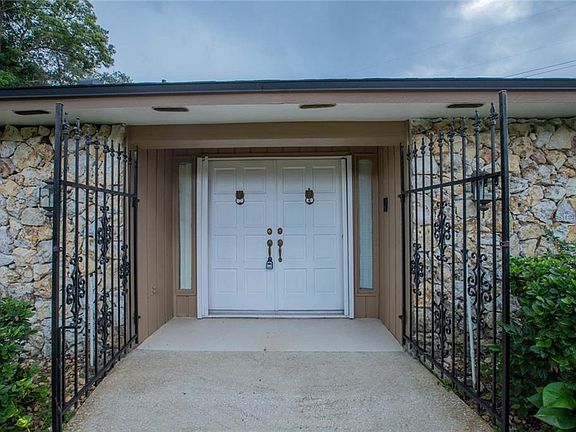3rd image of 549 Woodview Dr