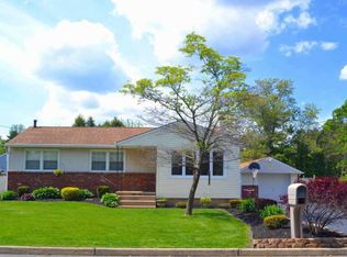 7 Deb Lynn Dr, Sicklerville, NJ 08081