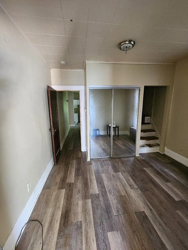 1122 Haeberle Ave — Photo 3