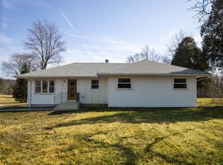 471 Ridge Rd, Hinckley, OH 44233
