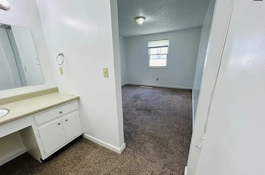 2 bed, 900 sqft, $925 — Photo 4