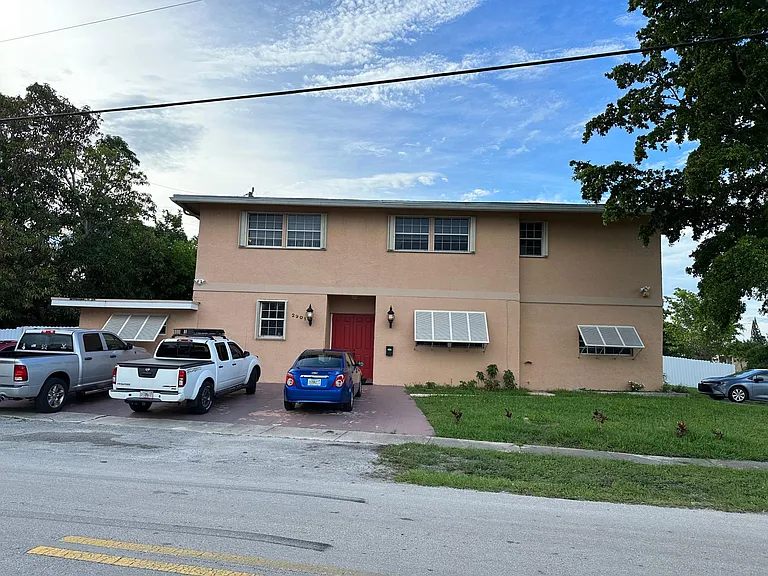 2901 SW 5th St — Photo 12