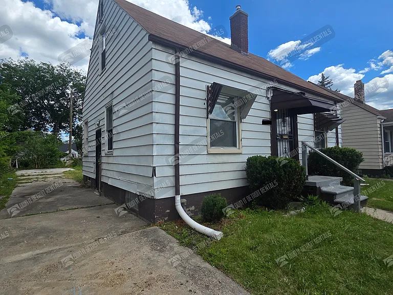 19384 Concord St — Photo 2
